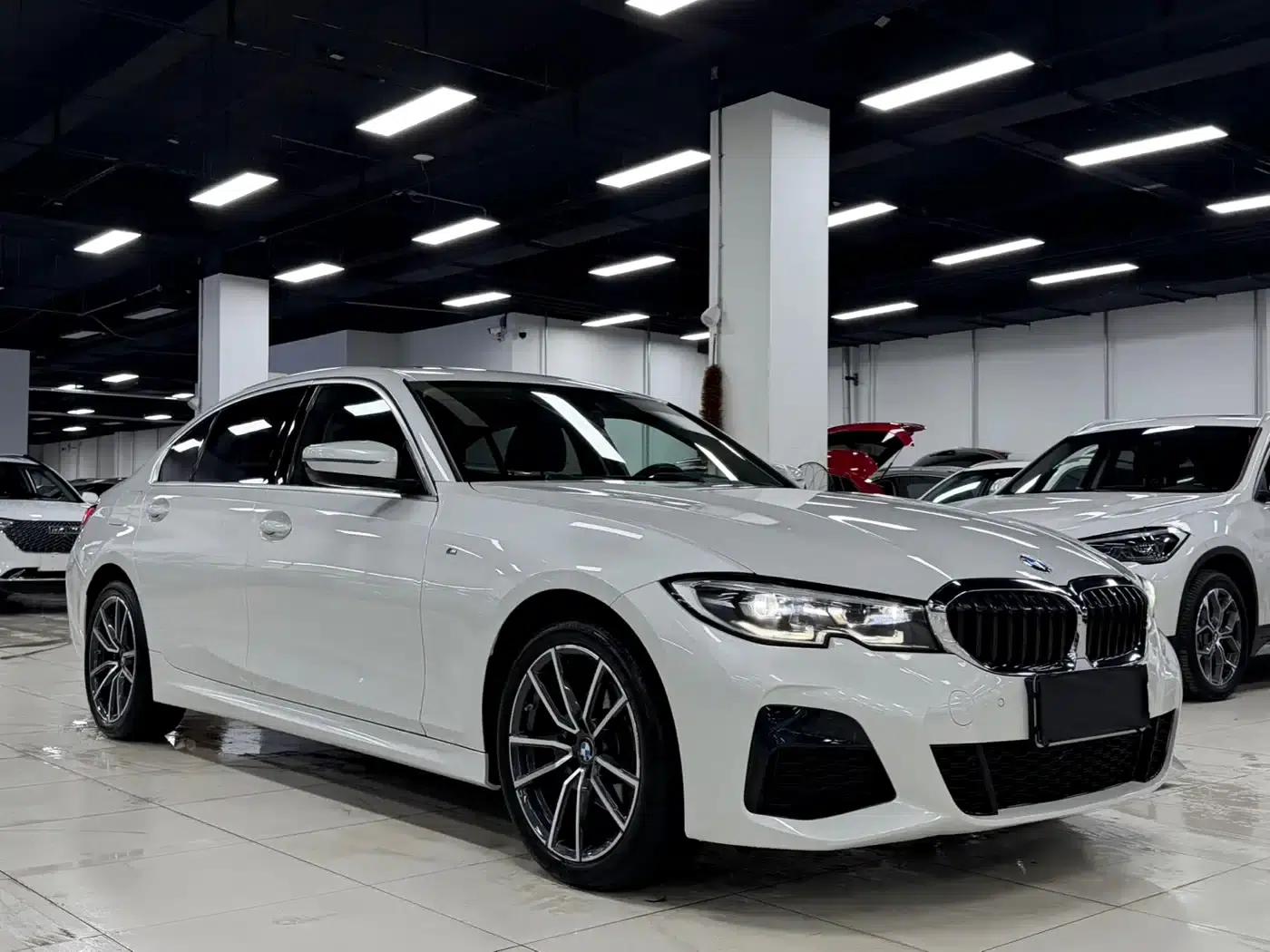 2022 BMW 3 Series 320Li M Sport Package — миниатюра 3