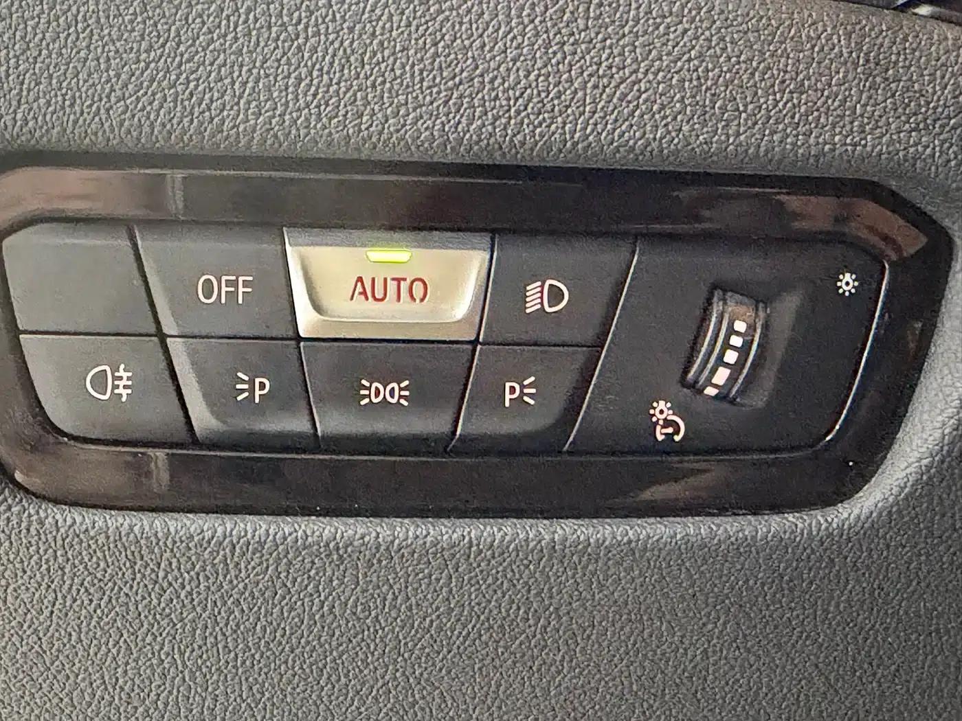 2022 BMW 3 Series 320Li M Sport Package — миниатюра 8