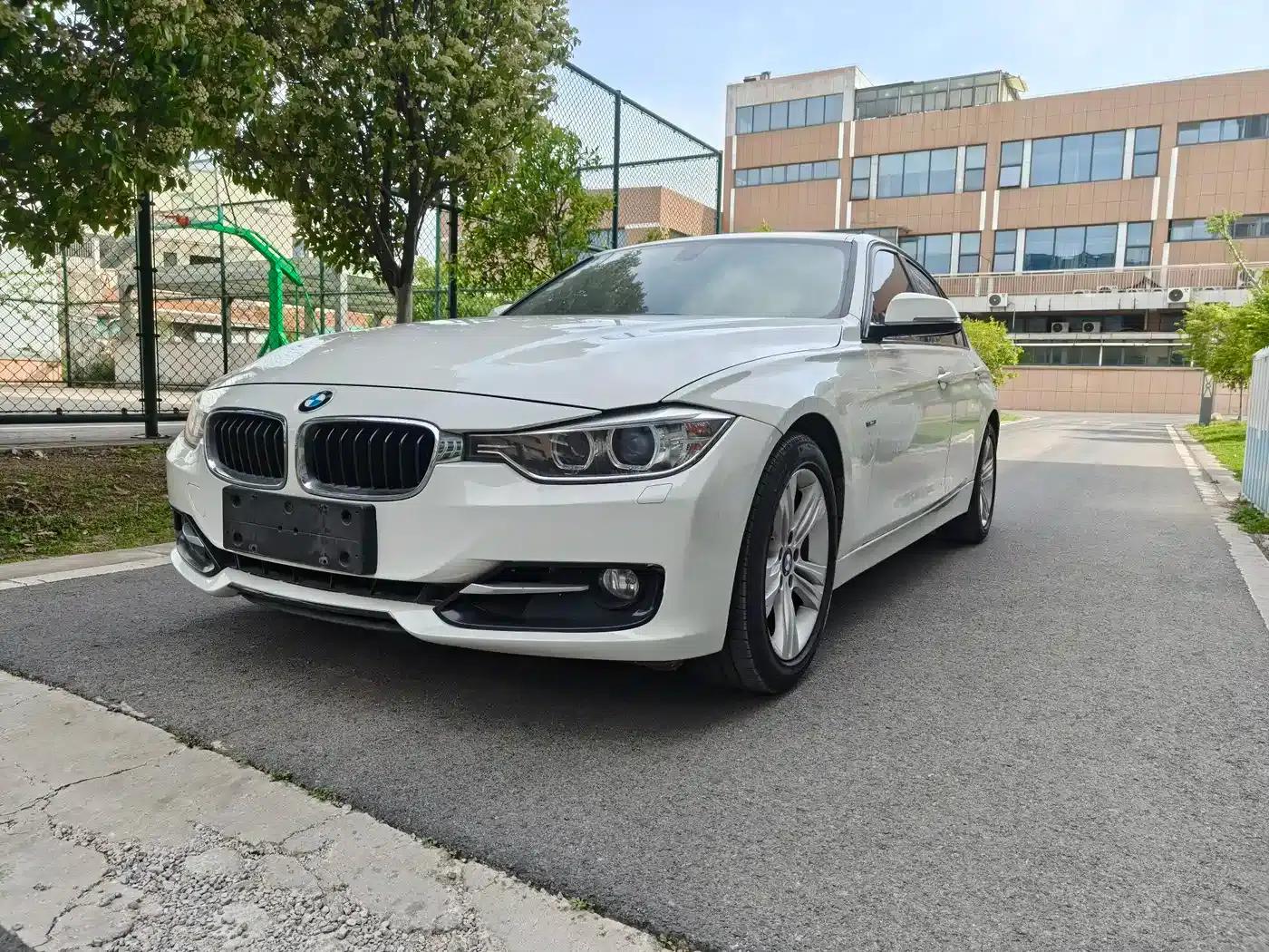2014 BMW 3 Series 320i Sport Design Package — миниатюра 1