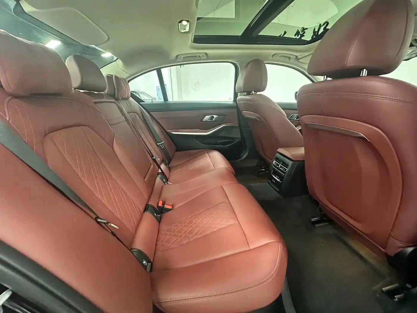 2023 BMW 3 Series 320Li M Sport Package — миниатюра 27