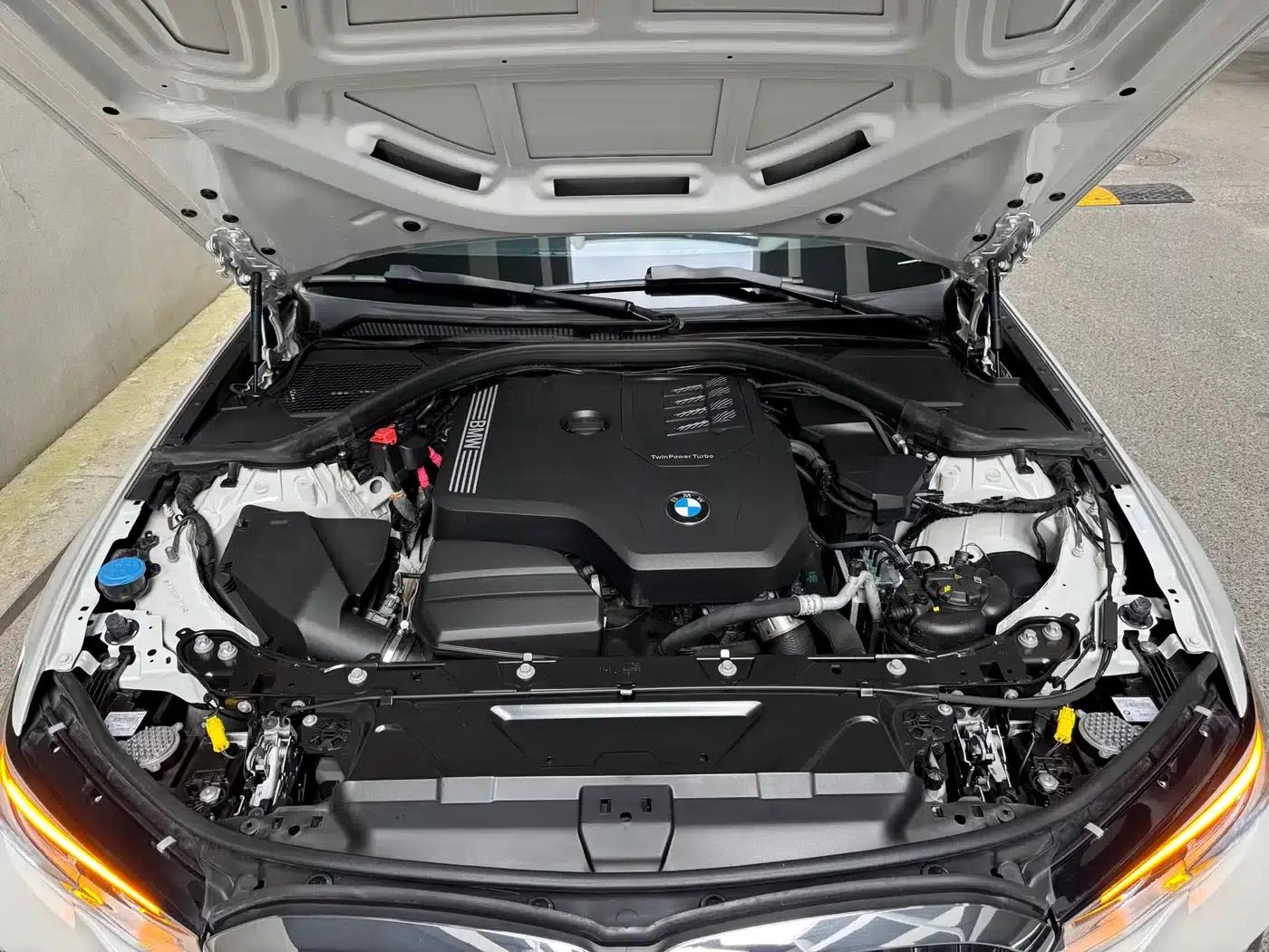 2022 BMW 3 Series 320Li M Sport Package — миниатюра 18
