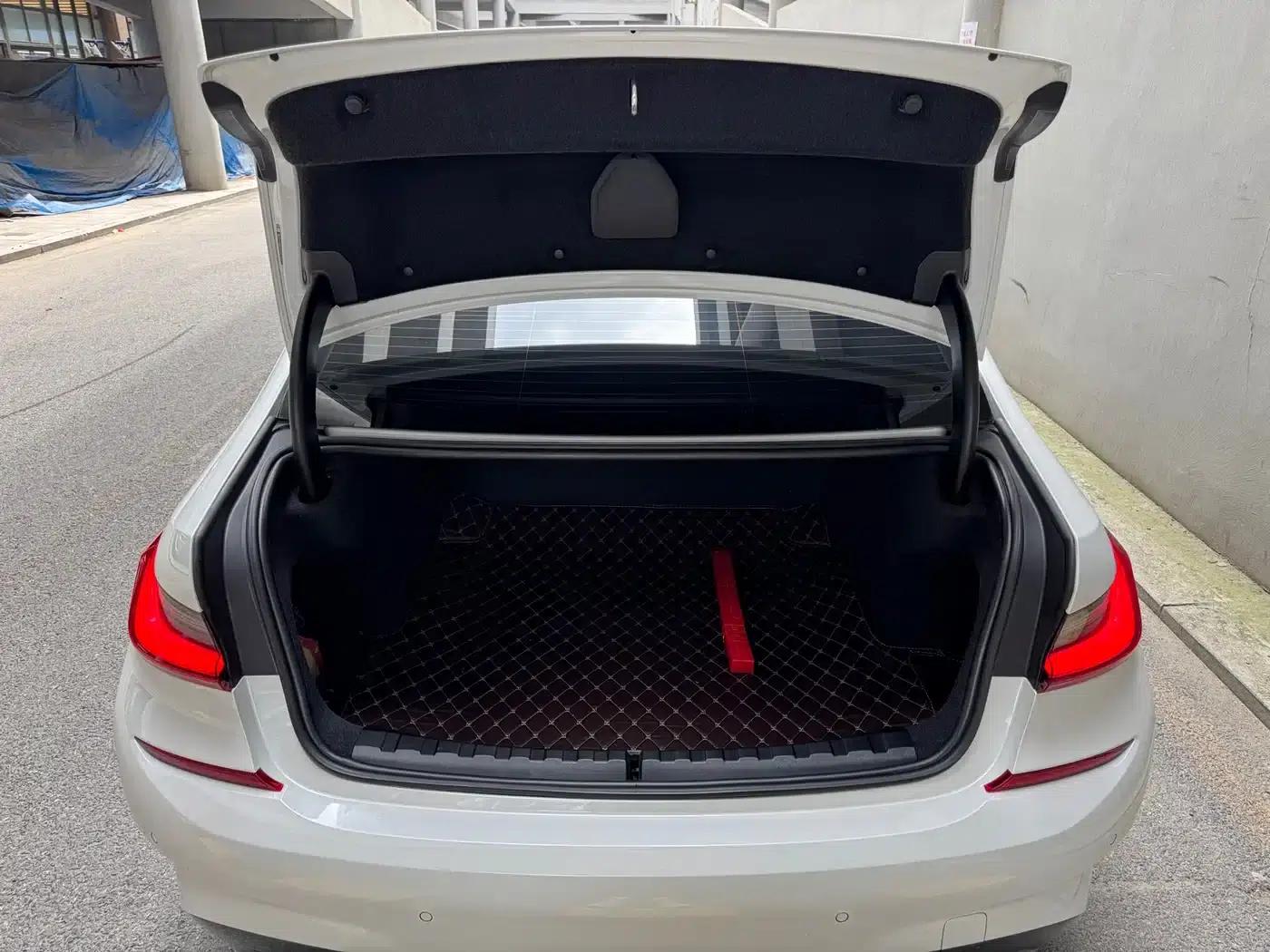 2022 BMW 3 Series 320Li M Sport Package — миниатюра 19
