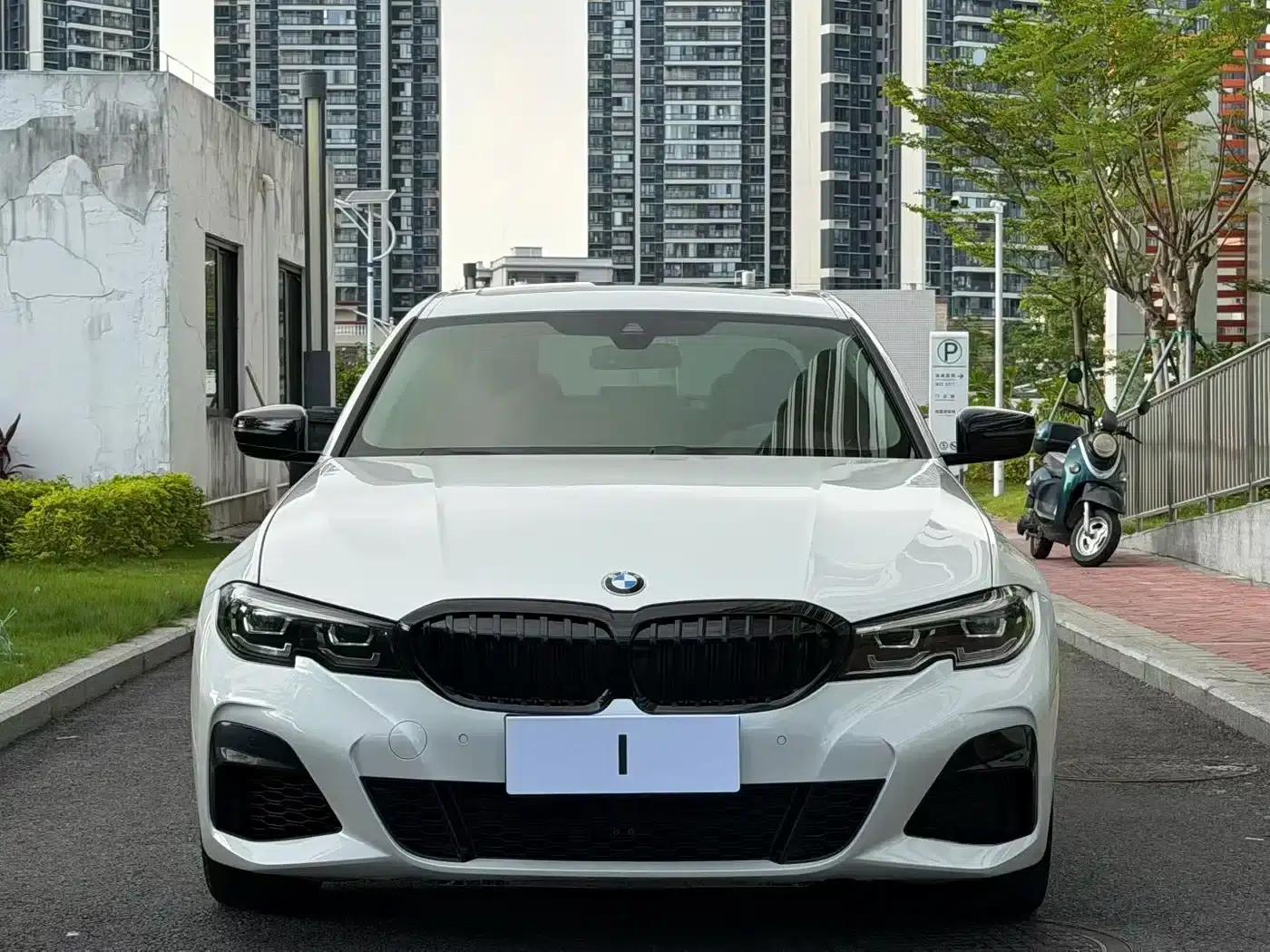 2022 BMW 3 Series Facelift 330i M Sport Shadow Edition — миниатюра 2