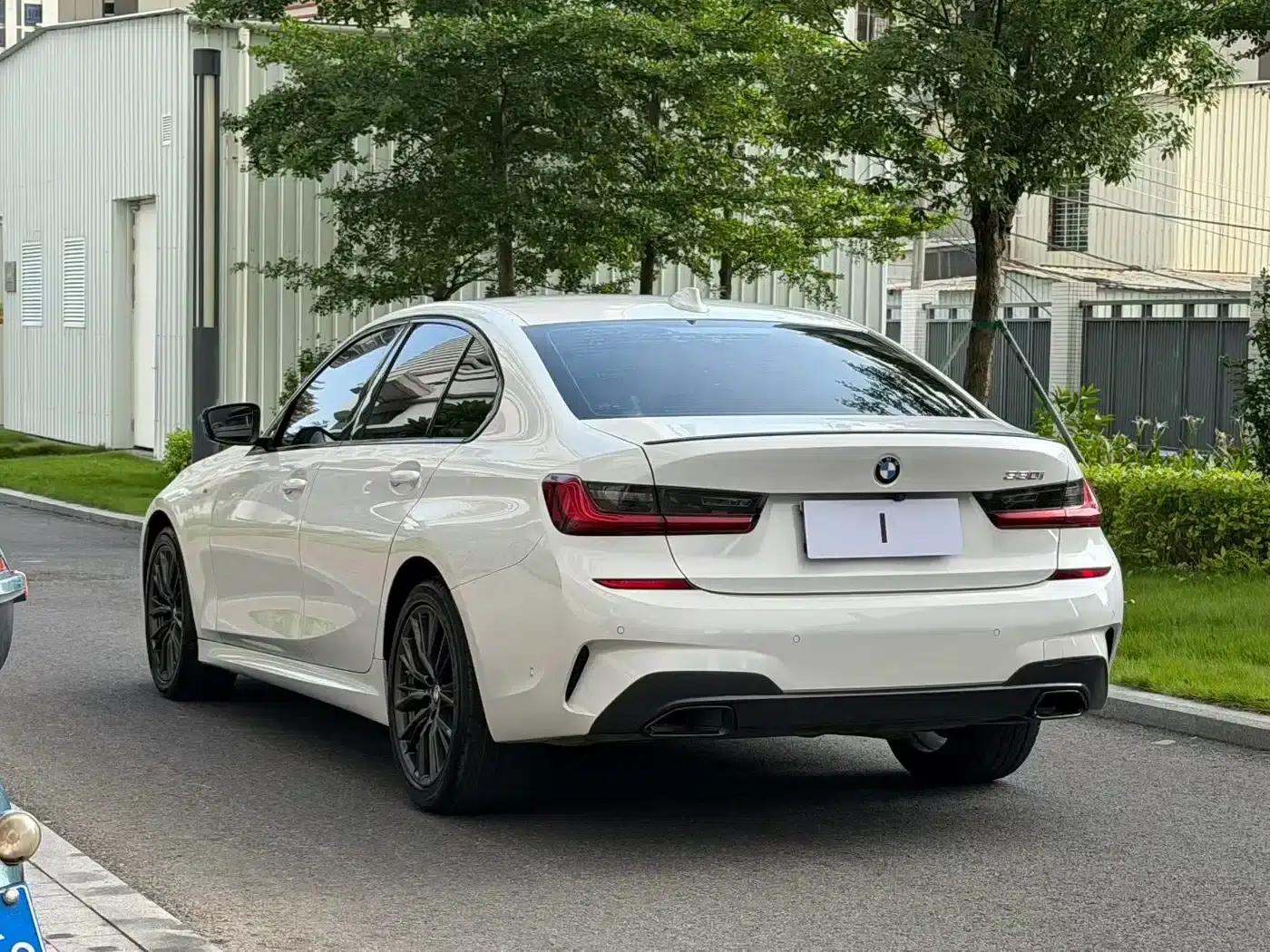 2022 BMW 3 Series Facelift 330i M Sport Shadow Edition — миниатюра 9