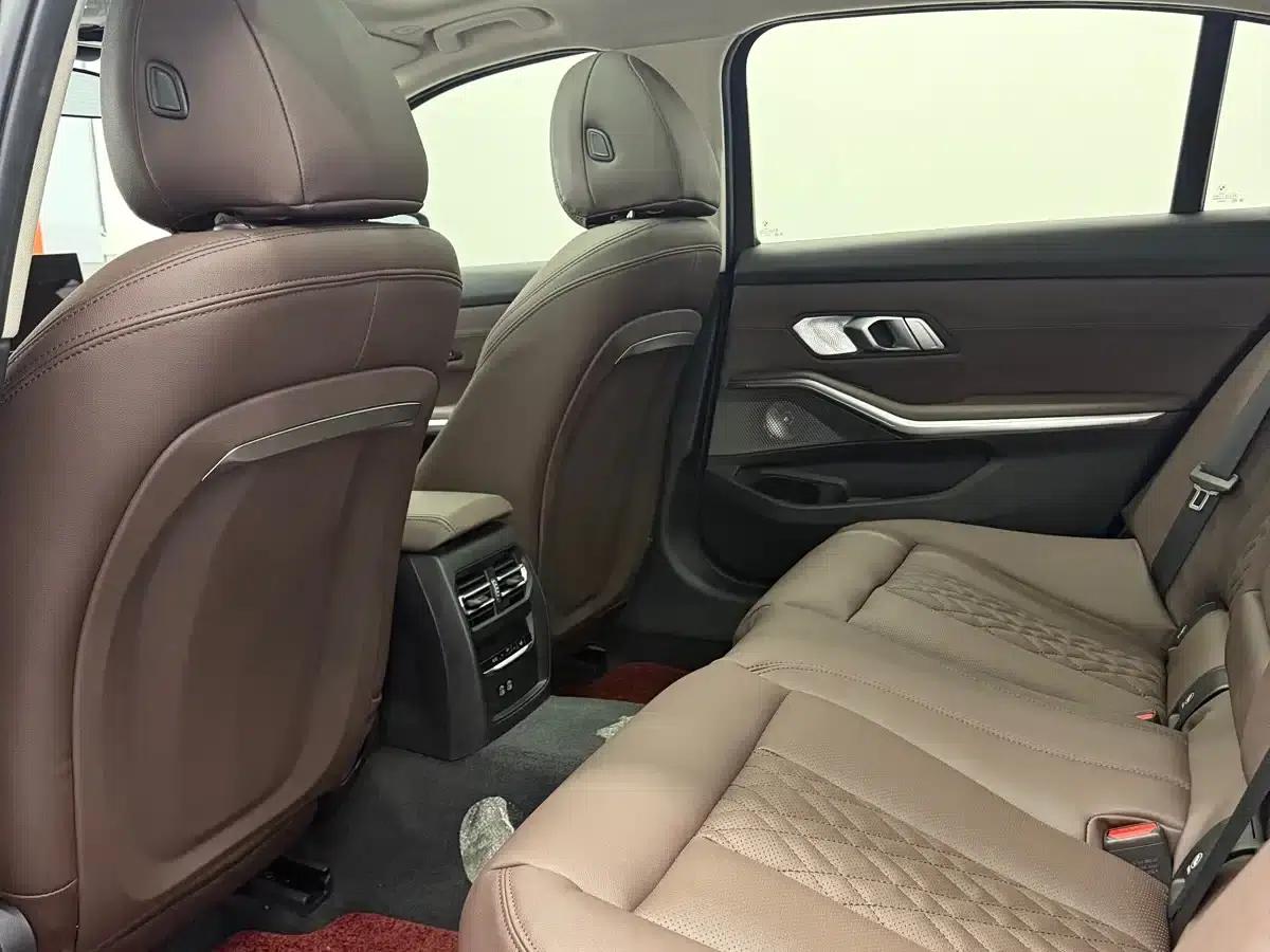 2023 BMW 3 Series 320Li M Sport Package — миниатюра 11