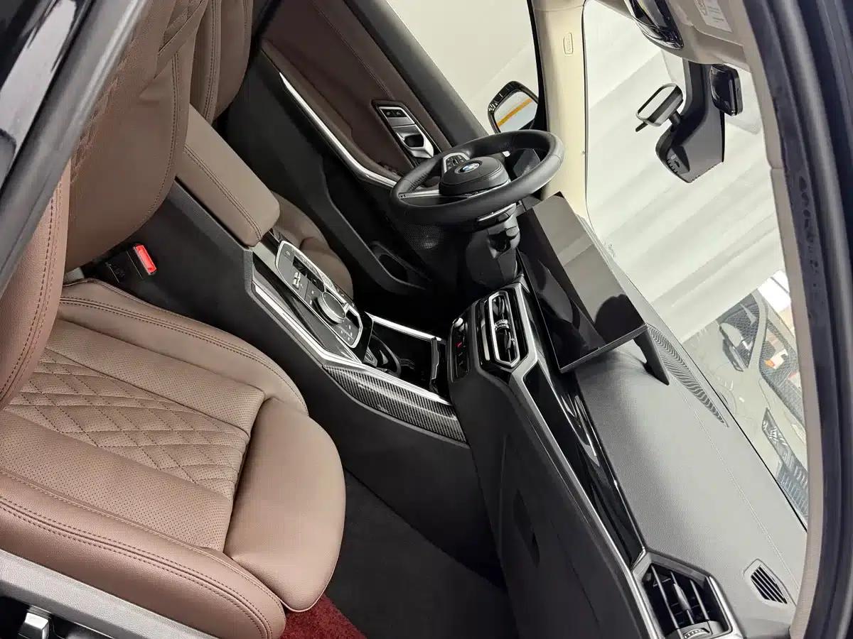2023 BMW 3 Series 320Li M Sport Package — миниатюра 14