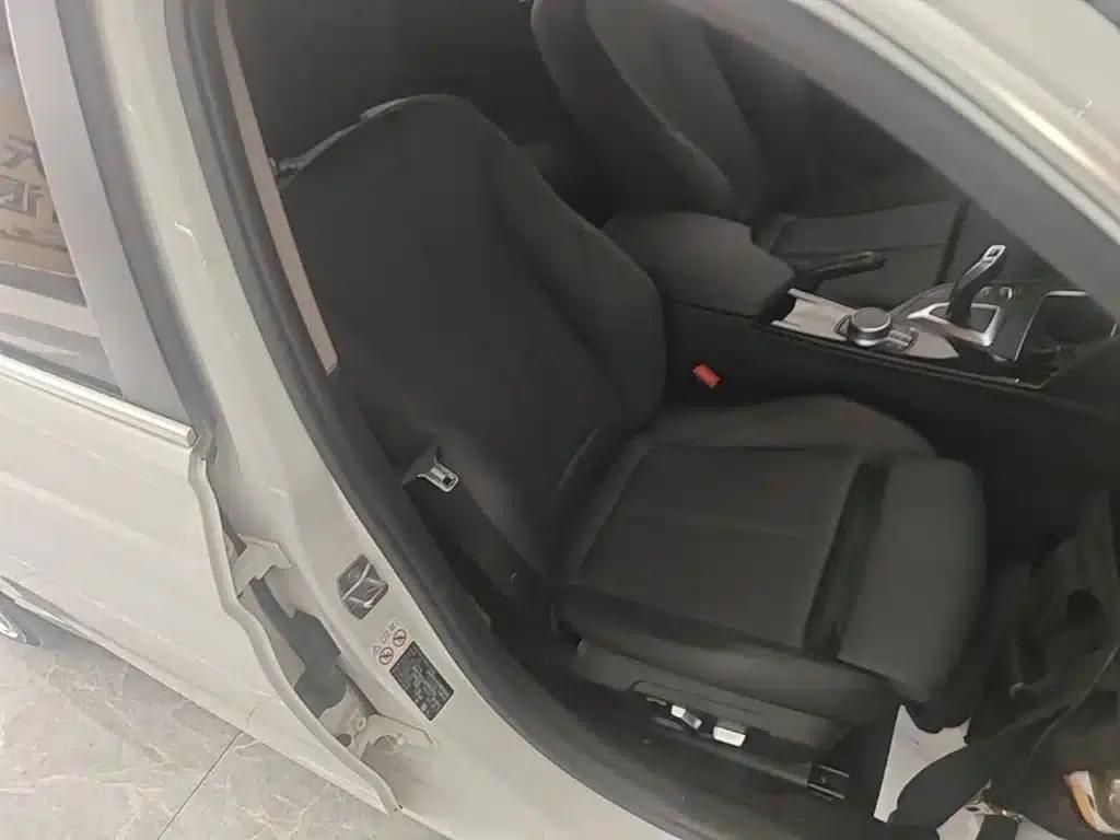 BMW 3 Series 2019 320Li Fashion Edition — миниатюра 25