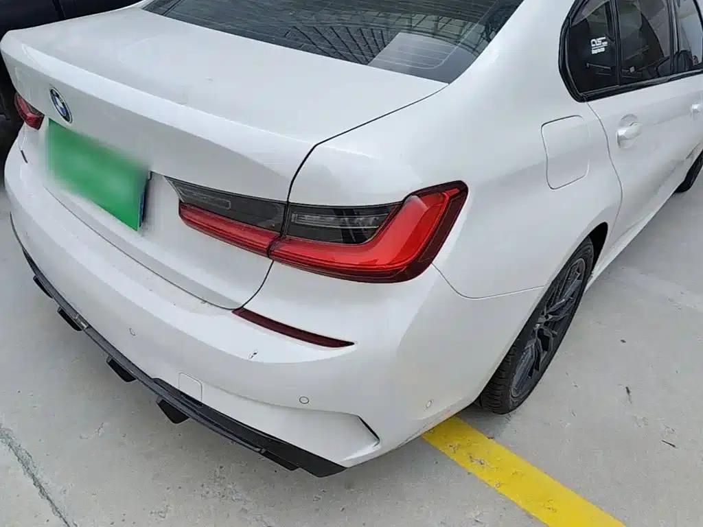 2020 BMW 3 Series 325Li M Sport Shadow Edition — миниатюра 8