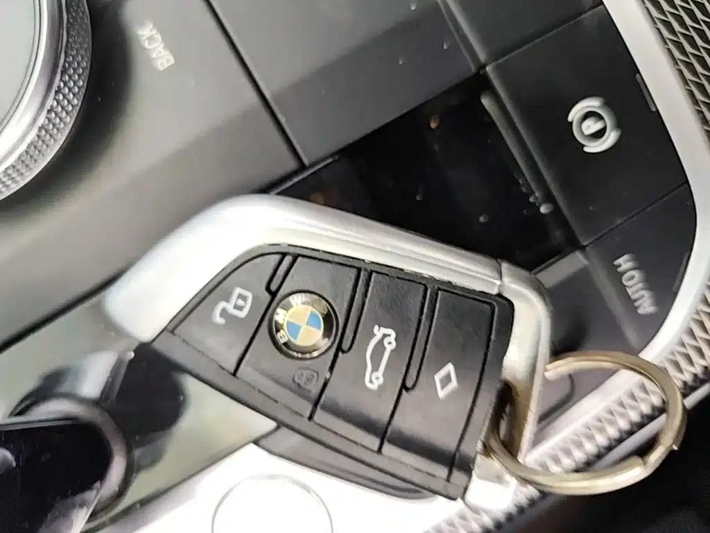 2020 BMW 3 Series 325Li M Sport Shadow Edition — миниатюра 9