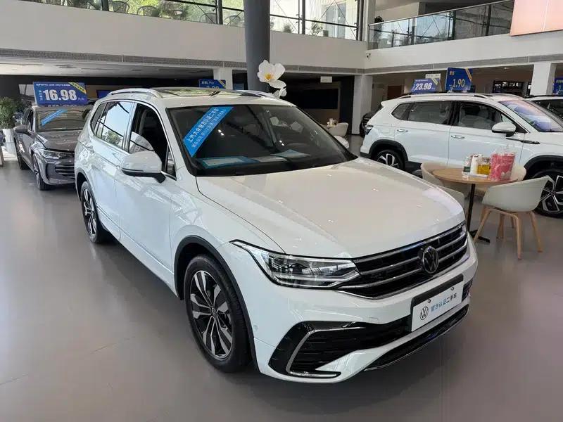 Tiguan L 2025 Outstanding Edition 330TSI 2WD R-Line Dragon Edition — миниатюра 2
