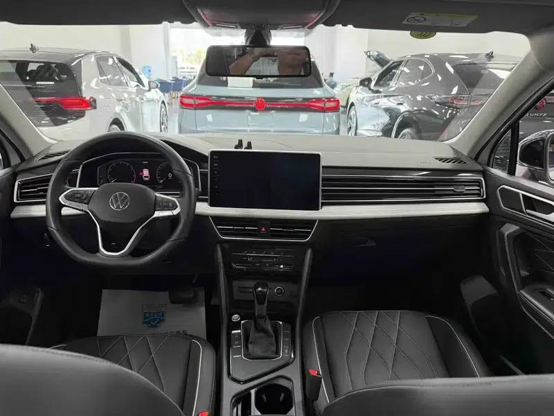 Tiguan L 2024 Outstanding Edition 300TSI 2WD Dragon Edition — миниатюра 7