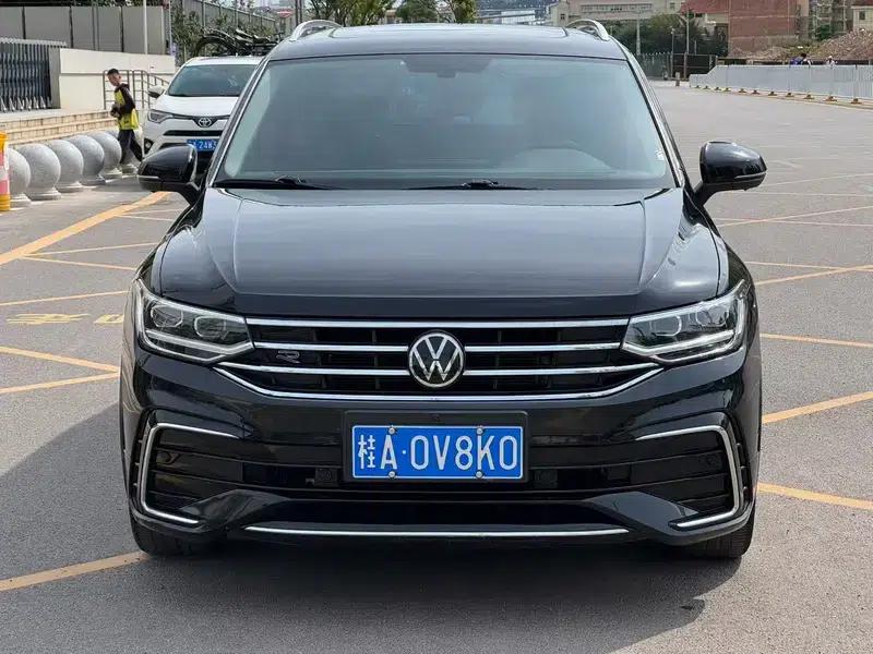 Tiguan L 2023 Facelift 330TSI 2WD R-Line Premium Edition — миниатюра 2