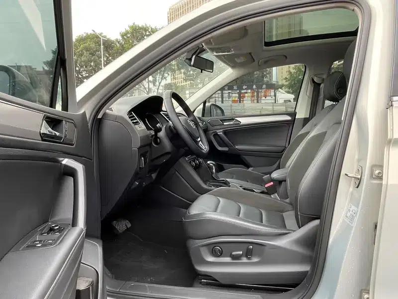 Tiguan L 2021 330TSI Automatic 2WD Comfort Edition — миниатюра 8
