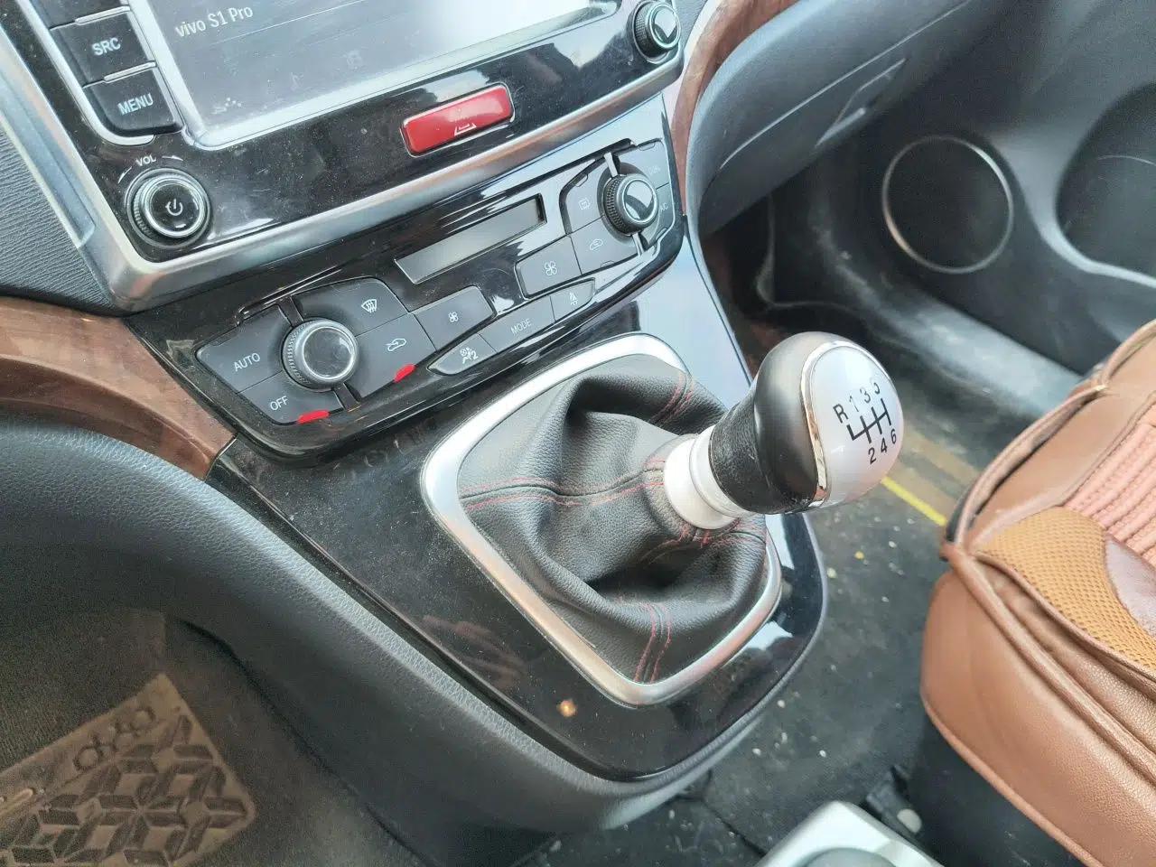 Haval H6 2015 Sport Edition 1.5T Manual Two-Wheel Drive Elite Model — миниатюра 18