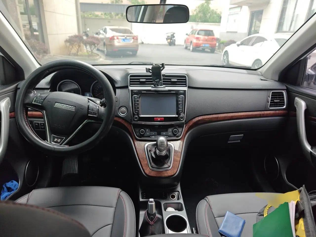 Haval H6 2017 Red-Label Sport Edition 1.5T Manual Two-Wheel Drive Elite Model — миниатюра 9