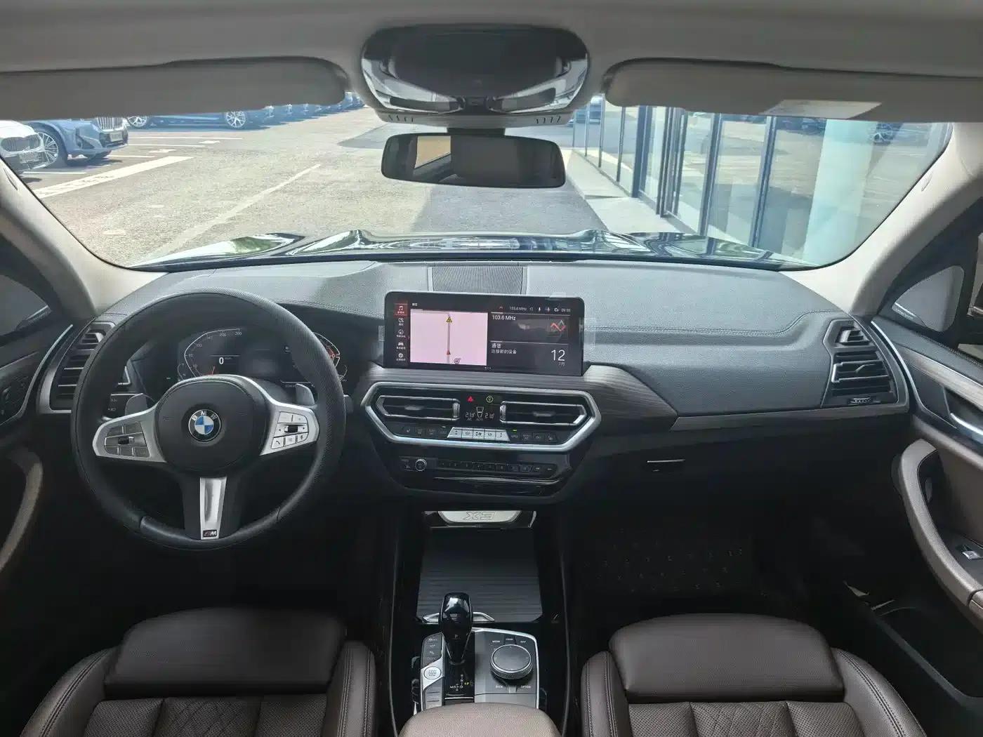 BMW X3 2023 xDrive30i Leading Edition M Sport Package — миниатюра 8