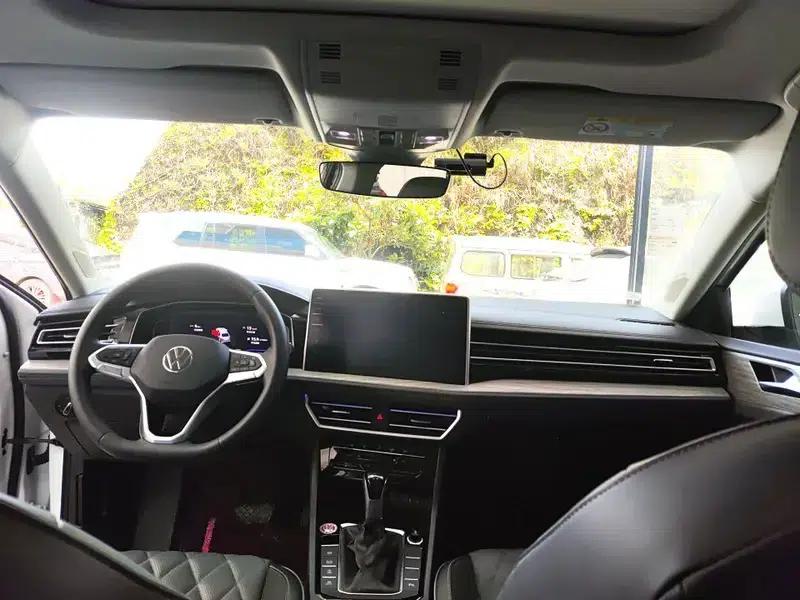 2025 Volkswagen Sagitar 300TSI DSG Excellence Edition — миниатюра 5