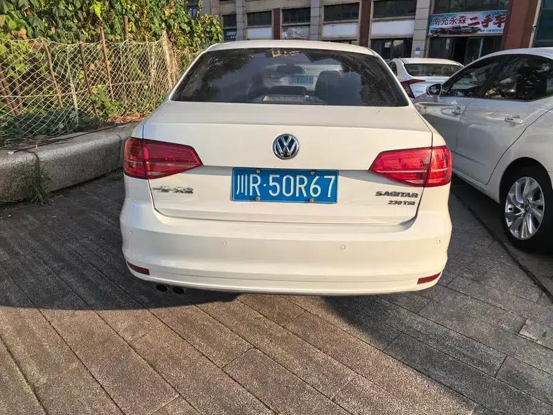 2015 Volkswagen Sagitar 230TSI Automatic Comfort Model — миниатюра 5