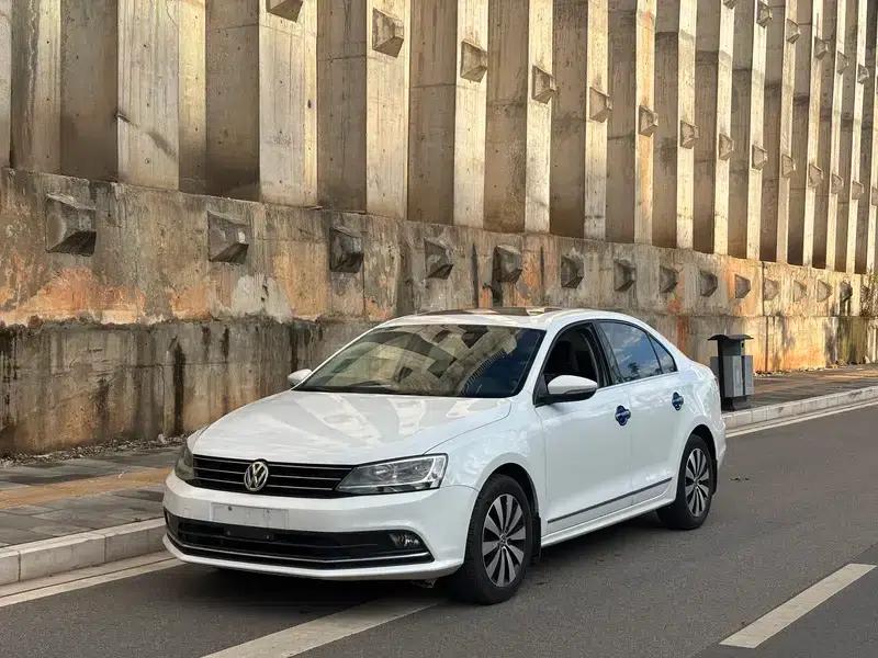 2018 Volkswagen Sagitar 1.6L Automatic Comfort Model — миниатюра 1