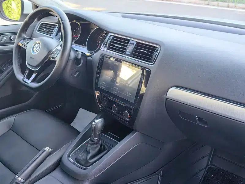 2017 Volkswagen Sagitar 1.6L Automatic Comfort Edition — миниатюра 11