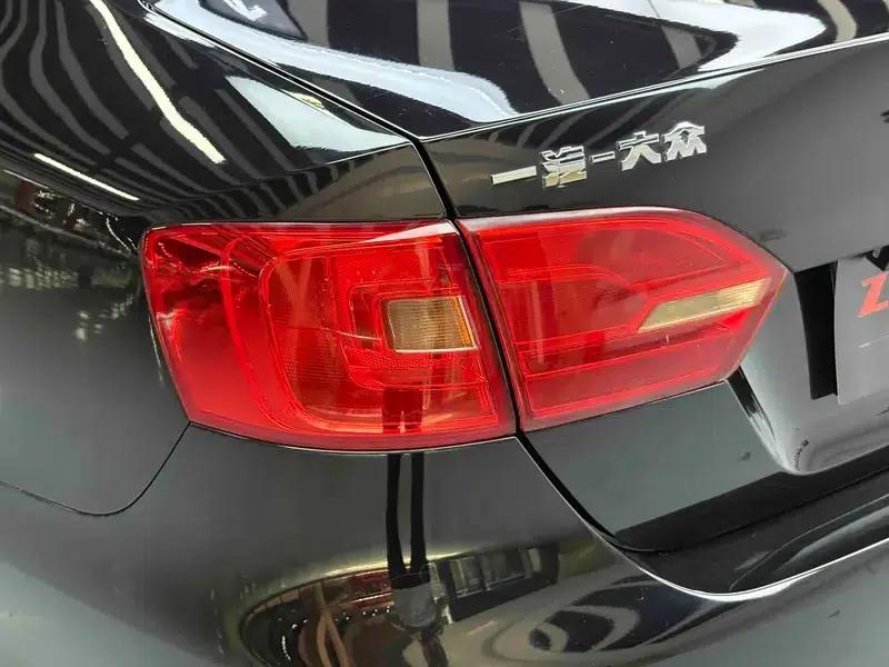 2014 Volkswagen Sagitar Facelift 1.6L Automatic Comfort Model — миниатюра 12