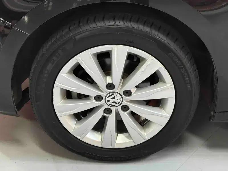 2014 Volkswagen Sagitar Facelift 1.6L Automatic Comfort Model — миниатюра 16