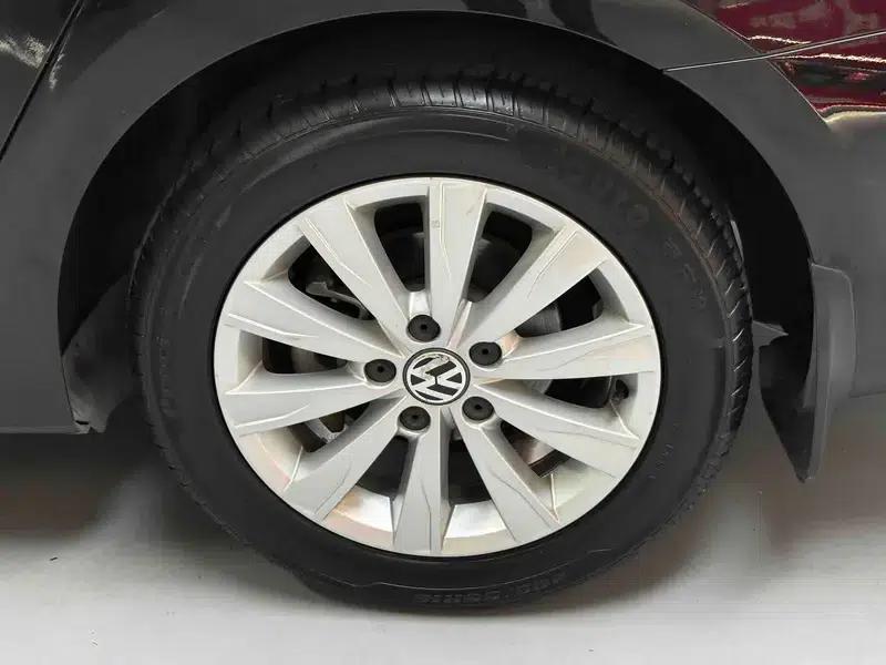2014 Volkswagen Sagitar Facelift 1.6L Automatic Comfort Model — миниатюра 17