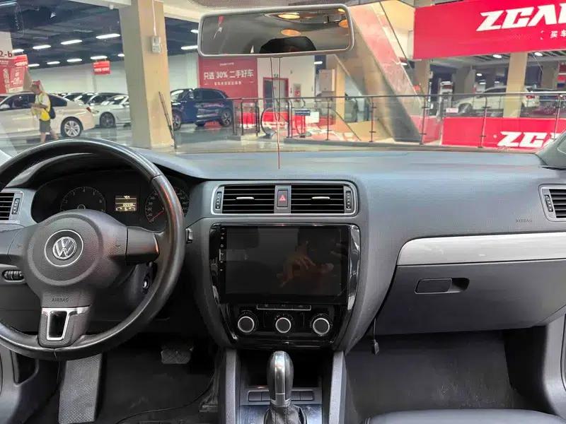 2014 Volkswagen Sagitar Facelift 1.6L Automatic Comfort Model — миниатюра 23