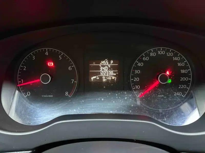 2014 Volkswagen Sagitar Facelift 1.6L Automatic Comfort Model — миниатюра 25