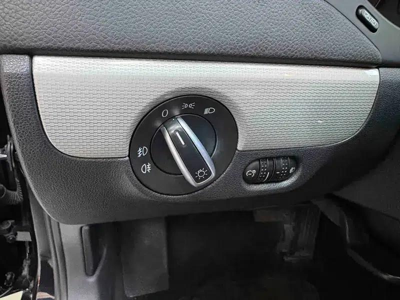 2014 Volkswagen Sagitar Facelift 1.6L Automatic Comfort Model — миниатюра 28