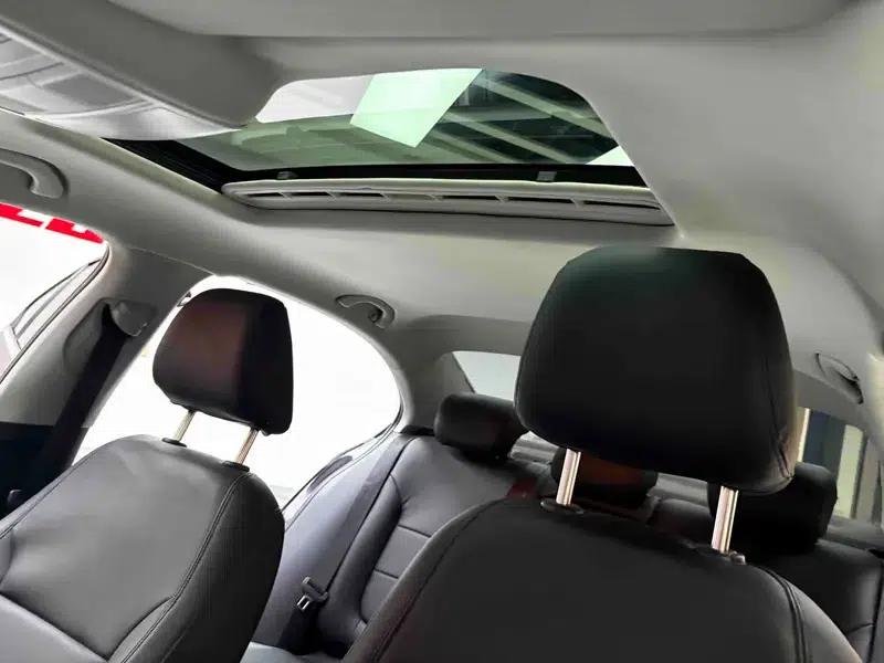 2014 Volkswagen Sagitar Facelift 1.6L Automatic Comfort Model — миниатюра 31