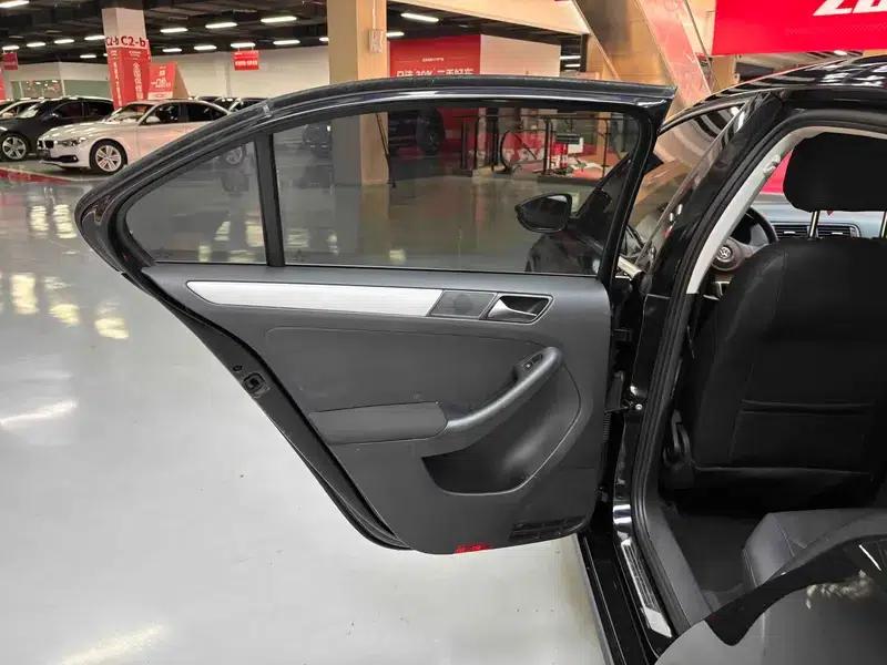 2014 Volkswagen Sagitar Facelift 1.6L Automatic Comfort Model — миниатюра 34