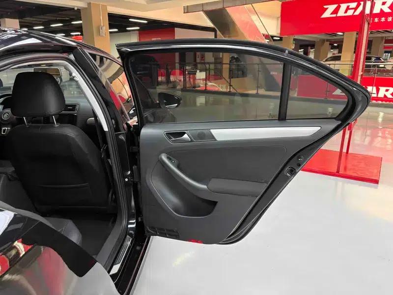 2014 Volkswagen Sagitar Facelift 1.6L Automatic Comfort Model — миниатюра 38
