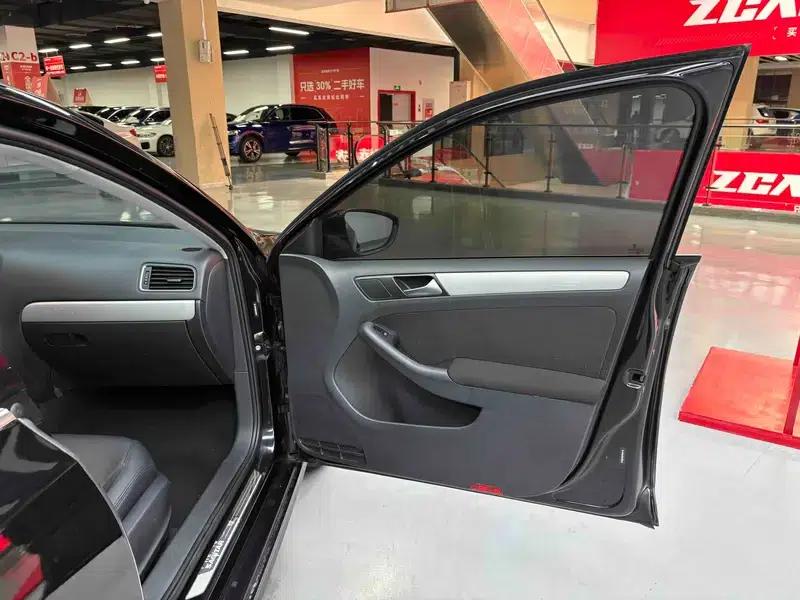 2014 Volkswagen Sagitar Facelift 1.6L Automatic Comfort Model — миниатюра 39