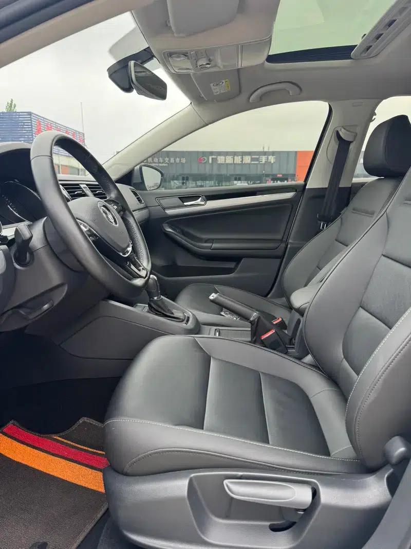 2018 Volkswagen Sagitar 1.6L Automatic Comfort Model — миниатюра 8