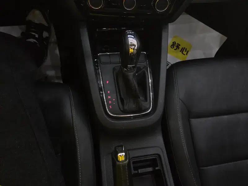 2015 Volkswagen Sagitar 230TSI Automatic Comfort Model — миниатюра 7