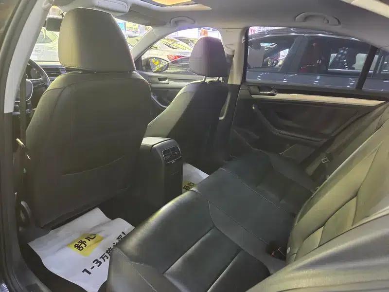 2015 Volkswagen Sagitar 230TSI Automatic Comfort Model — миниатюра 9
