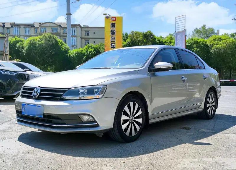 2017 Volkswagen Sagitar 1.6L Automatic Comfort Edition — миниатюра 1