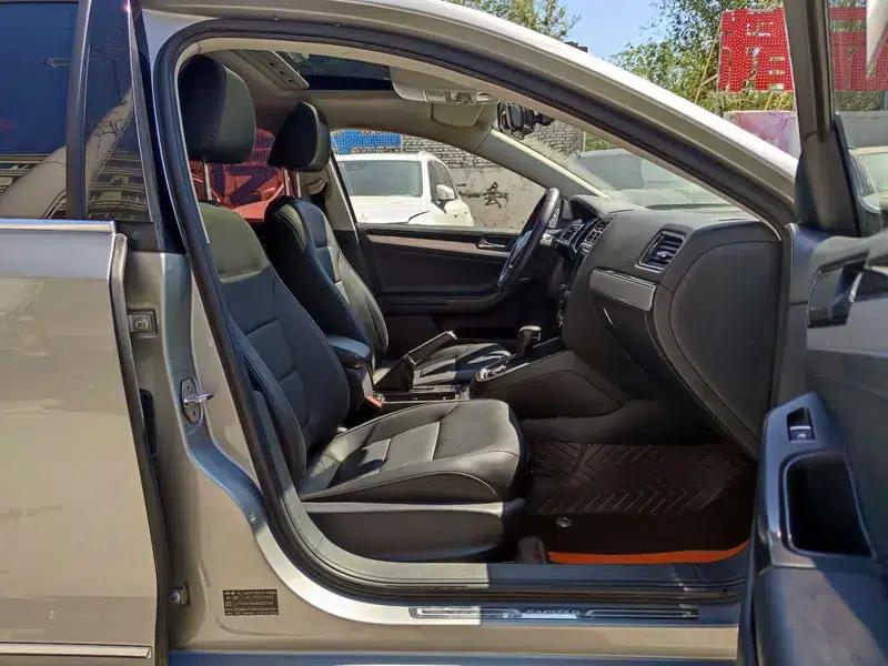 2017 Volkswagen Sagitar 1.6L Automatic Comfort Edition — миниатюра 17