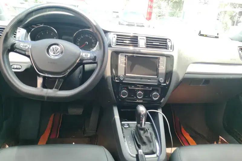 2015 Volkswagen Sagitar 1.6L Automatic Comfort Model — миниатюра 12
