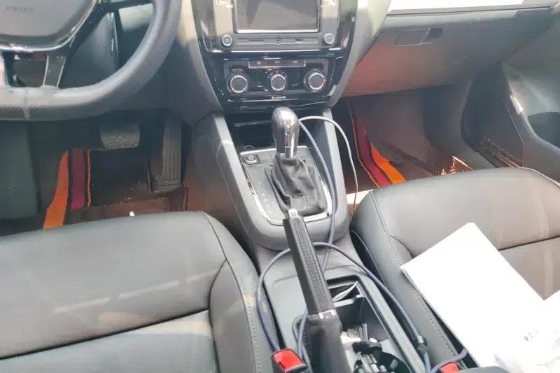 2015 Volkswagen Sagitar 1.6L Automatic Comfort Model — миниатюра 14