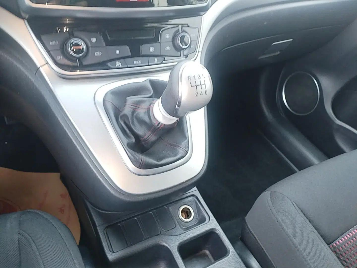 Haval M6 2018 1.5T Manual Two-Wheel Drive Urban Model — миниатюра 21