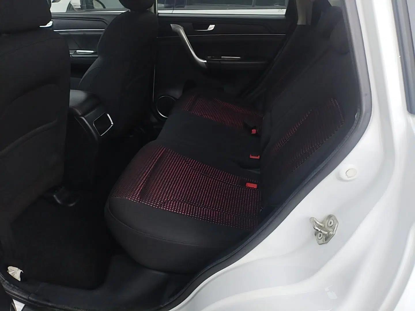 Haval M6 2018 1.5T Manual Two-Wheel Drive Urban Model — миниатюра 25