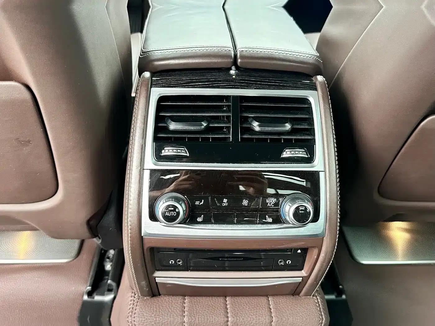 2018 BMW 7 Series 740Li Leading Model, Excellence Package — миниатюра 11