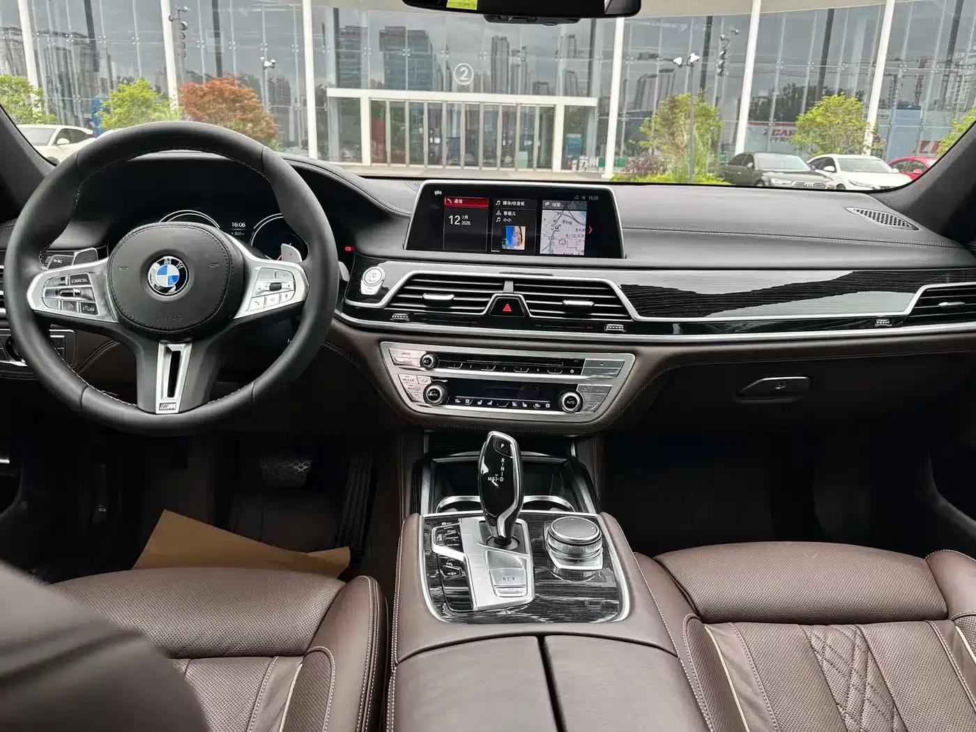 2018 BMW 7 Series 740Li Leading Model, Excellence Package — миниатюра 12