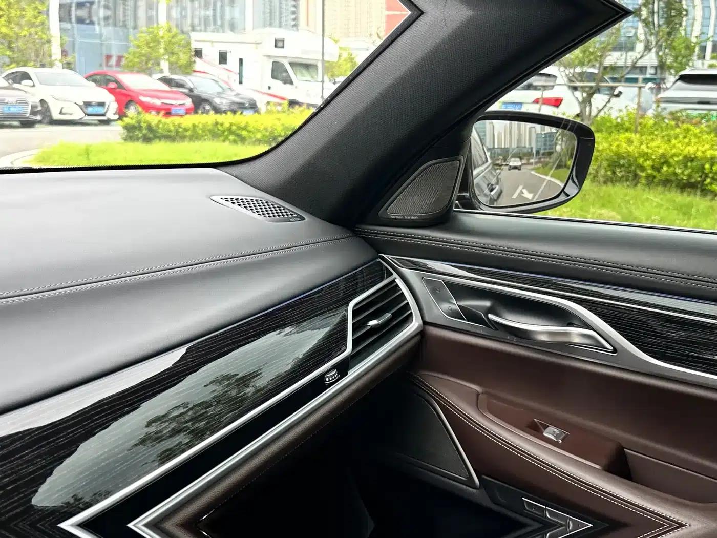 2018 BMW 7 Series 740Li Leading Model, Excellence Package — миниатюра 16