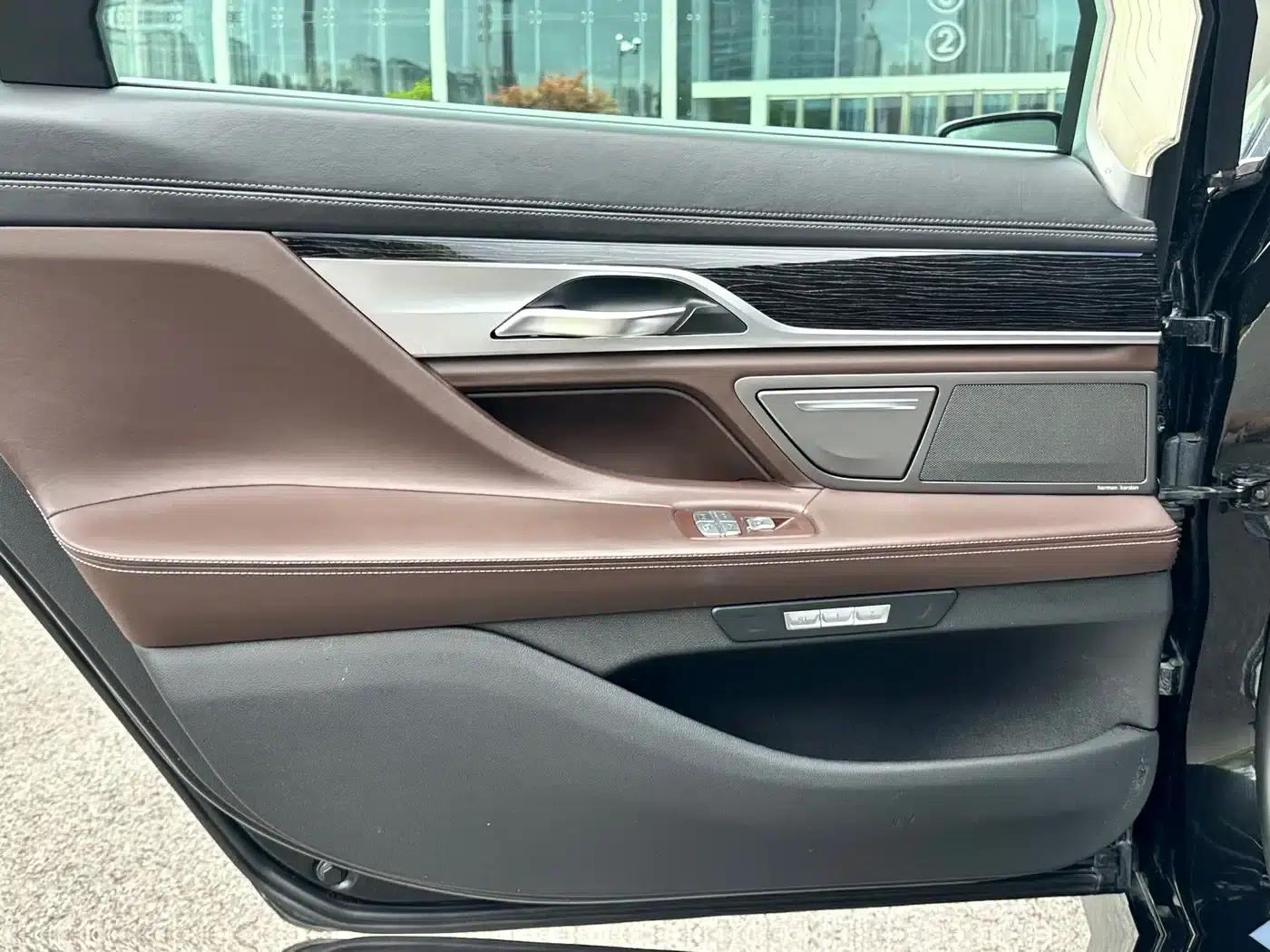 2018 BMW 7 Series 740Li Leading Model, Excellence Package — миниатюра 7
