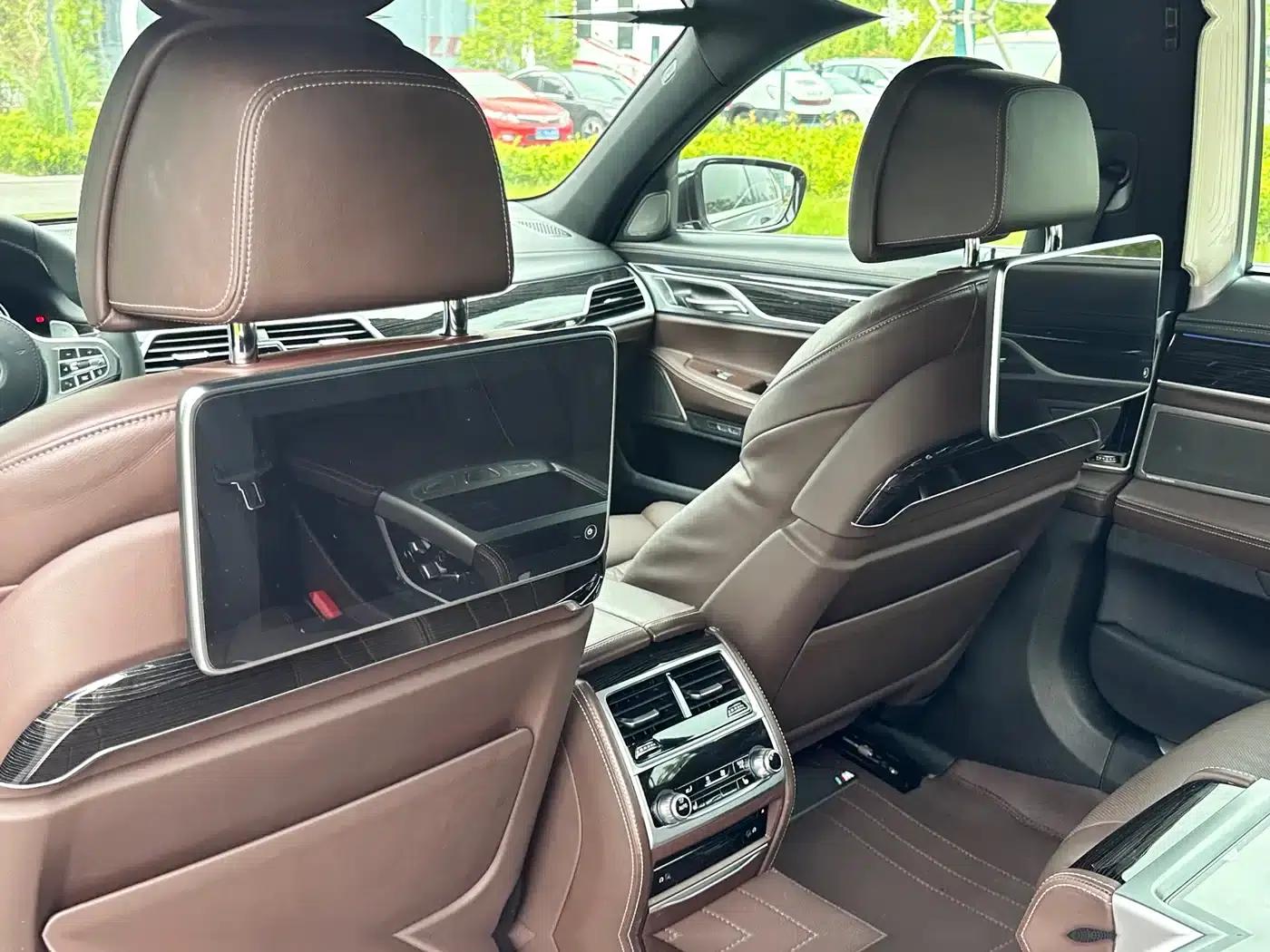 2018 BMW 7 Series 740Li Leading Model, Excellence Package — миниатюра 9