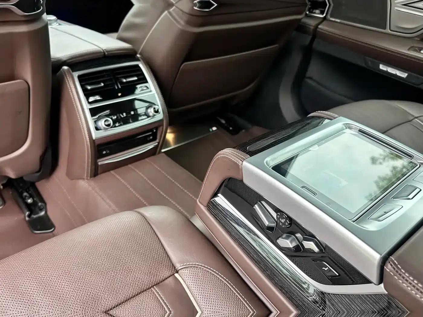 2018 BMW 7 Series 740Li Leading Model, Excellence Package — миниатюра 10