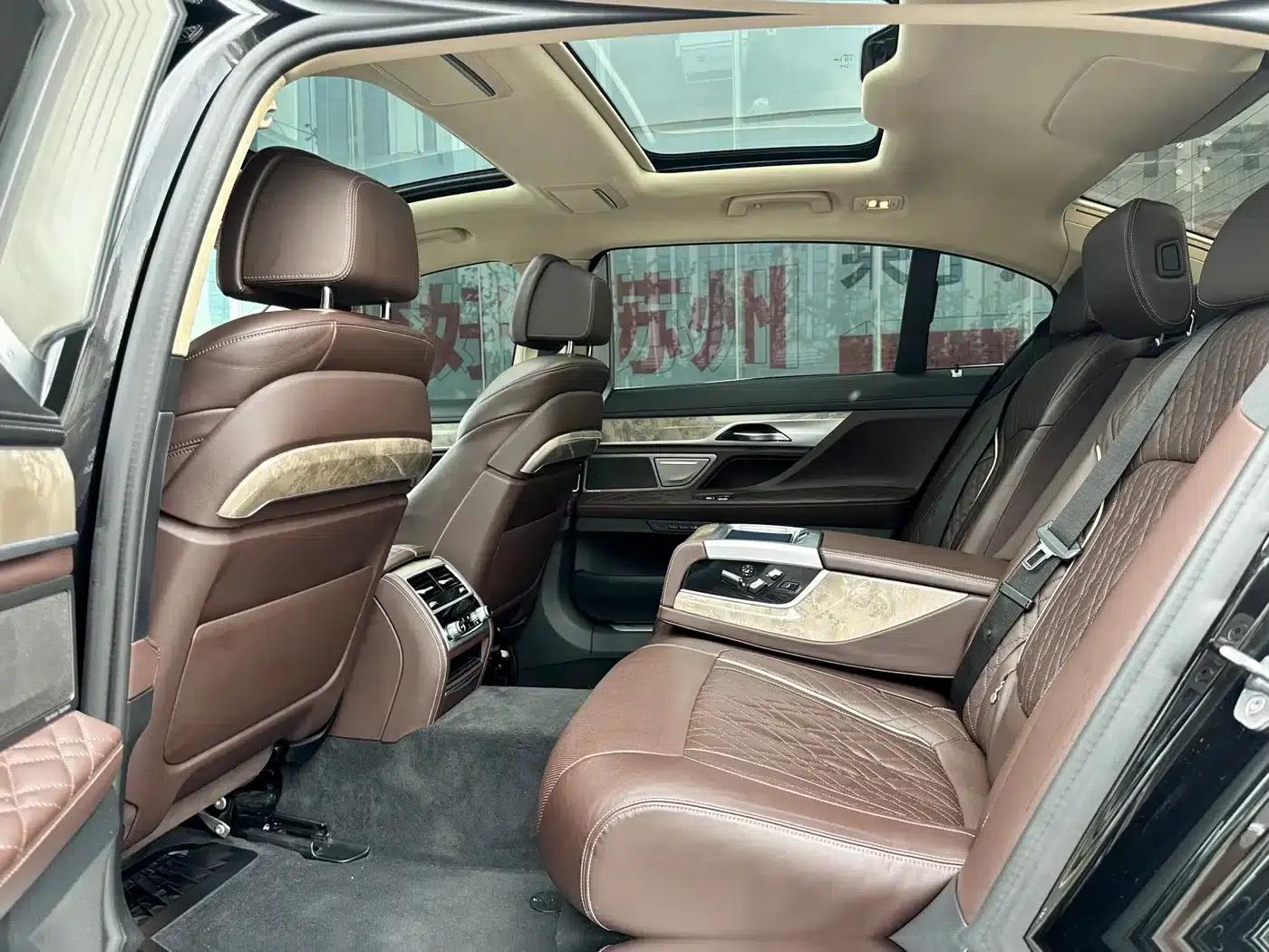 2019 BMW 7 Series 740Li Leading Luxury Package — миниатюра 8